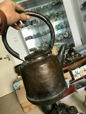 清早期厚實大銅壺，不是黃銅，紫銅或者紅銅。完整。重三斤多