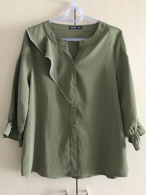 [二手] OB嚴選 不對襯荷葉V領 雪紡襯衫--灰綠色S號