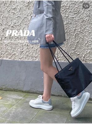 小Z代購#Prada 普拉達 tote琴譜包 購物袋 大容量女包 皮料厚實 送零錢包 26*21cm