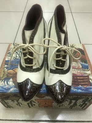 （代售）MACANNA麥坎納米白色雕紋跟鞋 保證真品