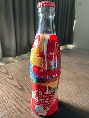 2008北京奧運限量可口可樂玻璃紀念瓶 曲線瓶 Coca-Cola 滿罐