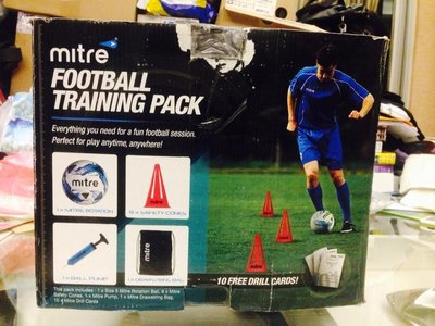 Costco 好市多 MITRE 足球訓練組(標準尺寸足球+8個練習錐+充氣筒+收納袋+10張練習卡) 特價:1099元