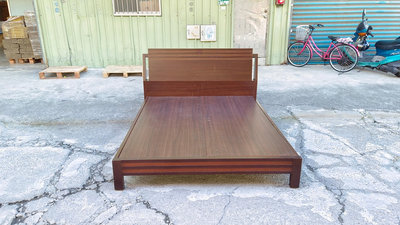 【安鑫】中古家具~5尺胡桃色雙人組合床架 床板 雙人床組~!【A2087】