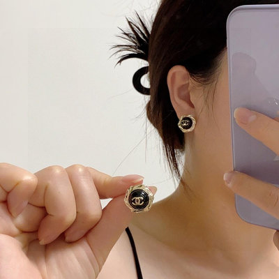 爆款推薦香奈兒Chanel字母雙C可愛清新耳釘 新品耳環 日常百搭的一款 簡單實用 美美噠 專柜正品一致 厚度贊 NO21118