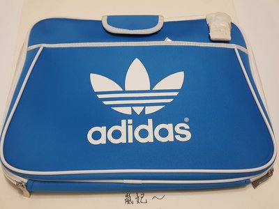 嵐妃~愛迪達2020年 adidas正版限量 水藍色 筆電包 平板包 （可手提包，可斜肩包)尺寸約36×27×2.5cm