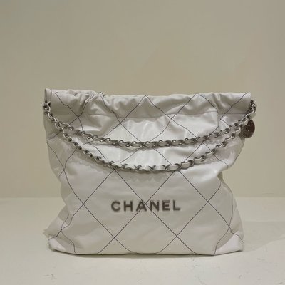 Chanel 22托特包 白色 黑縫線 中款 銀字《精品女王全新&amp;二手》