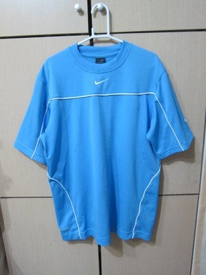 衣市藍~NIKE KOBE Sphere Dry 短袖排汗T恤 (M~170/88A~天藍~) (220801)