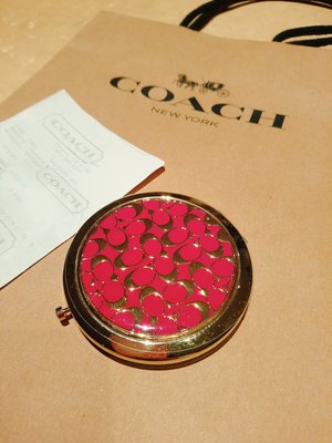 全新未使用COACH桃紅色金色折疊鏡 雙鏡 附紙袋與廠商購買證明 原購於奇摩購物中心