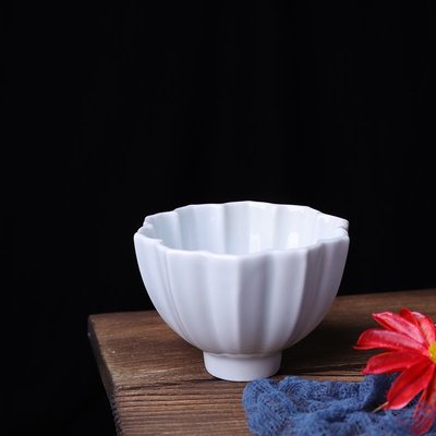 高雅蓮花陶瓷高腳碗  蓮花造型 白色 陶瓷碗 造型小碗 小菜碗 醬料碗 點心碗 優格碗【小雜貨】