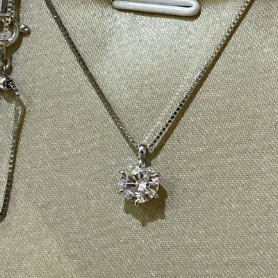 超低價出售白亮熣燦單顆 0.56克拉鑽石純白金項鍊 時尚經典，