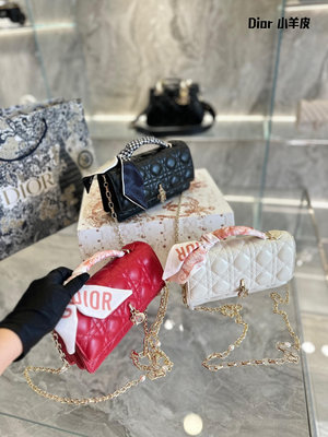 ELLA代購#Dior實用手拿包|Lady早春新款顏值與實力并存的手拿包可以兩用，斜挎+手拿不要太棒上身很輕， 1790629