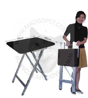 Kim Laube 可摺疊 攜帶式寵物美容桌 旅行犬貓美容工作桌 剪毛台 L號《60X46X78公分》每件4,000元