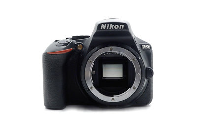 【台中青蘋果】Nikon D5600 單機身 二手 APS-C 單眼相機 快門次數約18,737 #87710