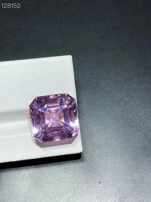 全淨紫色鋰輝石方形34.52克拉，18.1×18.4×13.05mm