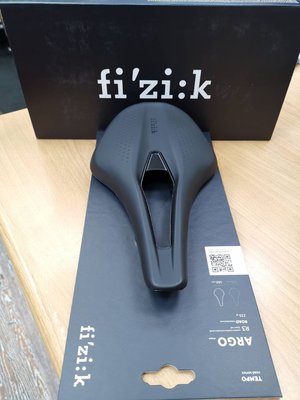 小哲居 FIZIK TEMPO ARGO R3 短鼻頭長途耐力舒適座墊/椅墊/坐墊 複合材質座弓 約229公克 義大利製
