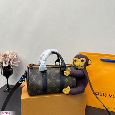【二手包包】LV 小猴子包真的是可愛的小猴子keepall nano小包橘色調調很色喜慶真的是小可愛包包不大NO27987