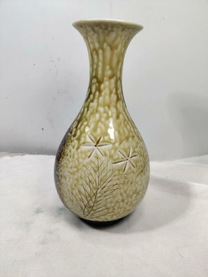 日本回流古唐津青釉刻瓷花瓶。12275