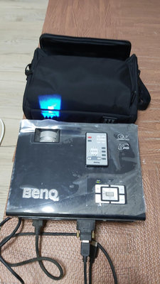 二手 BENQ MP610 投影機 燈泡時數998小時 含遙控器 HDMI轉接頭 包包 可接電腦 不一定能接電視盒