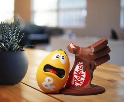 金錢貓雜貨 全新 ZCWO Kitkatch vs & 巧克力棒 巧克力豆 巧克力戰爭 Chocolate War