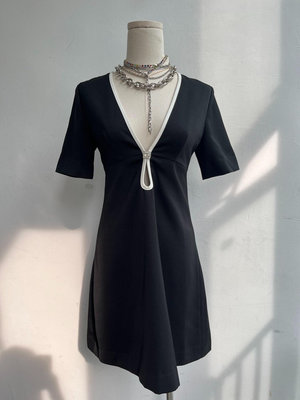 小眾設計黑色v領連衣裙 樣衣