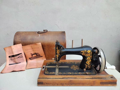 1910年歐洲古董縫紉機老針車，手搖臺式衣車