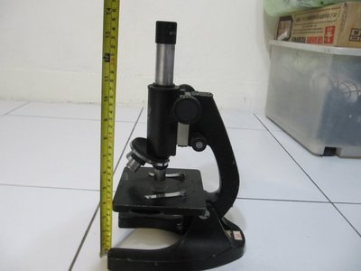 日本製金屬精緻古董顯微鏡wolfe No.770686 ，三個接物鏡，一個接目鏡(早期 骨董 古董)賣5000元