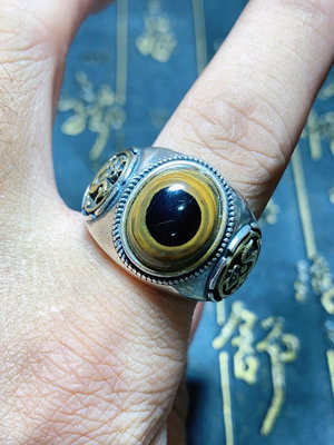 #興趣收藏好貨 極品黑炭眼蒙天珠戒指，925銀鑲嵌，活口可調7189