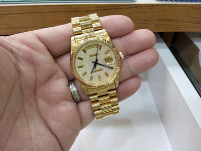 喜歡的喊價合理就賣9成新 Rolex 港裝 裝置 特製錶盤 精鑲鑽 18k黃金 錶徑：36mm 機芯洗油保養、原廠3035機芯