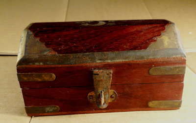 古玩軒~早期印度紫檀木盒 珠寶盒 雕刻鑲銅~HBO137