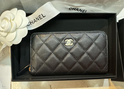 ￼全新現貨 Chanel 黑色金釦 荔枝牛皮 拉鍊中夾