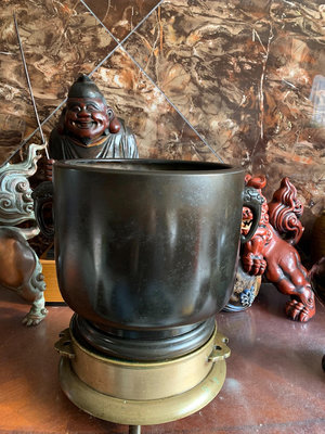 日本銅火缽，素肌宣德款火缽，雙瑞獸耳，口徑25.5厘米，高2