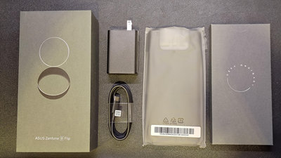 Zenfone 8 Flip 原廠配件-含USB充電器、Type C 線、保護殼