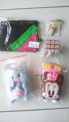 米妮和小熊零錢包+魔術方塊+小型收納袋+冰淇淋造型手機吊飾,保存良好