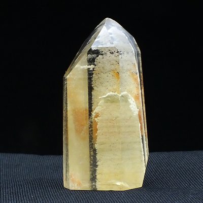 幽靈柱035–14.3公克。白幽靈柱。晶中晶。珍藏水晶