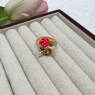 Leann代購~Les Nereides 手工琺瑯戒指 卡羅拉玫瑰紅玫瑰珍珠開口可調節戒指