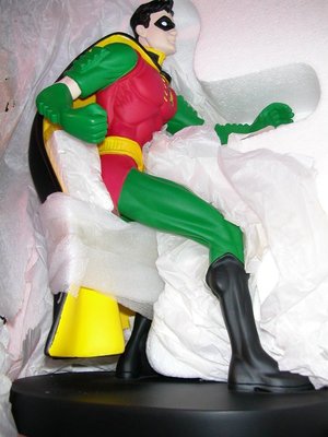 絕版~WARNER BROS. 華納出品 DC BATMAN 黑暗騎士 ROBIN 蝙蝠俠之羅賓  蹲姿勢約10吋高雕像
