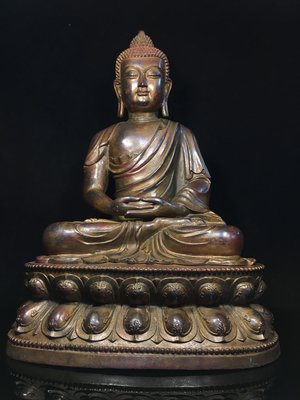 純銅釋迦牟尼佛像，寬40cm高59cm厚25cm，重9公斤，200080R