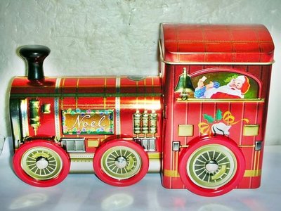 T.少見長約17.5公分阿里山森林小火車聖誕造型置物盒!--原先是餅乾盒當擺飾佳值得收藏!