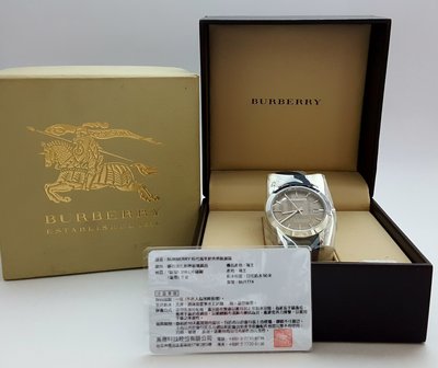 【順昌】《瑞士 巴寶莉 BURBERRY 時代風華 斜格紋皮帶 石英錶》原廠包裝盒、保證卡 K48