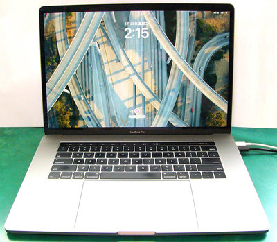 [貳樓]Apple MacBook Pro 15獨顯工作站筆電/15.4吋/ i9-9880H/16GB/512GB/觸控列