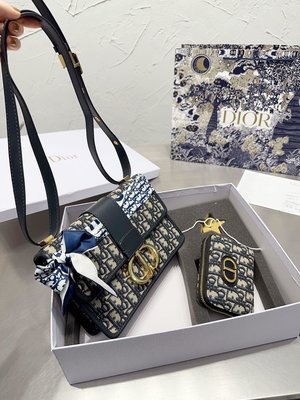Dior套盒 回饋老顧客你們無限回購的蒙田包 24*16cm還贈送了一枚錢包 NO17722
