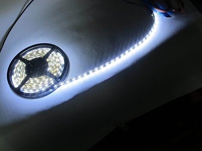 12V 黑底 白光5050 SMD LED 燈條 一米60燈 一捲5米 300燈 間接照明 室內照明 神轎