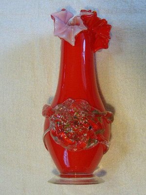 花瓶(4)~~早期玻璃花瓶~~紅白雙色~~氣泡玻璃~~瓶口有破損~~高約23CM~~懷舊.擺飾.道具