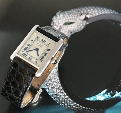 Cartier 附原廠盒    銀框 TANK 石英女錶