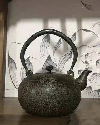 低價出售一把日本老鐵壺日本藏王堂純手工砂鐵壺無涂層老鐵壺燒水439