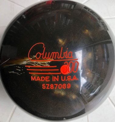 美國進口保齡球哥倫比亞C300品牌QUAKE飛碟球玩家喜愛的品牌11磅2盎司