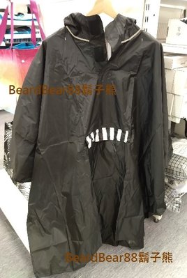 IKEA 雨衣 (黑色) 披風式雨衣 斗篷式雨衣 前面設有小袋 兩側鈕扣開合 可摺疊收納方便攜帶【鬍子熊】代購