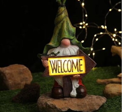 ╭☆April shop☆╮光控戶外太陽能樹脂工藝品花園擺件戶外植絨小矮人報牌雕像裝飾品草坪燈A0236-6