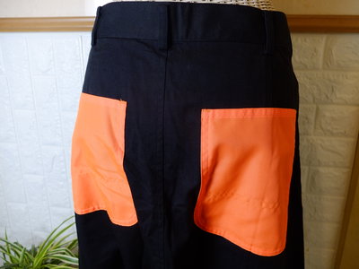 羅拉快跑 全新設計師COMME des GARCONS 川久保玲黑色棉質臀貼橘色大口袋經典七分低襠褲