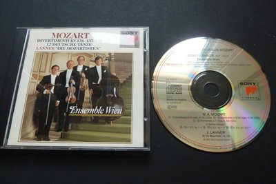 中古古典音樂CD Sony 莫札特弦樂嬉遊曲 12首德國舞曲 Mozart Divertimentos K136, 137, 138